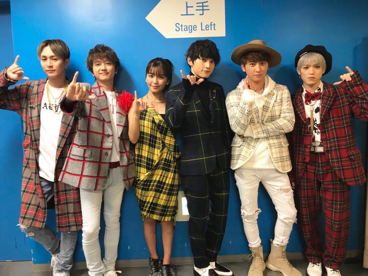 久しぶりに去年のレコ大見た！ 6人の仲良し感がたまらなく好き💗 #AAA