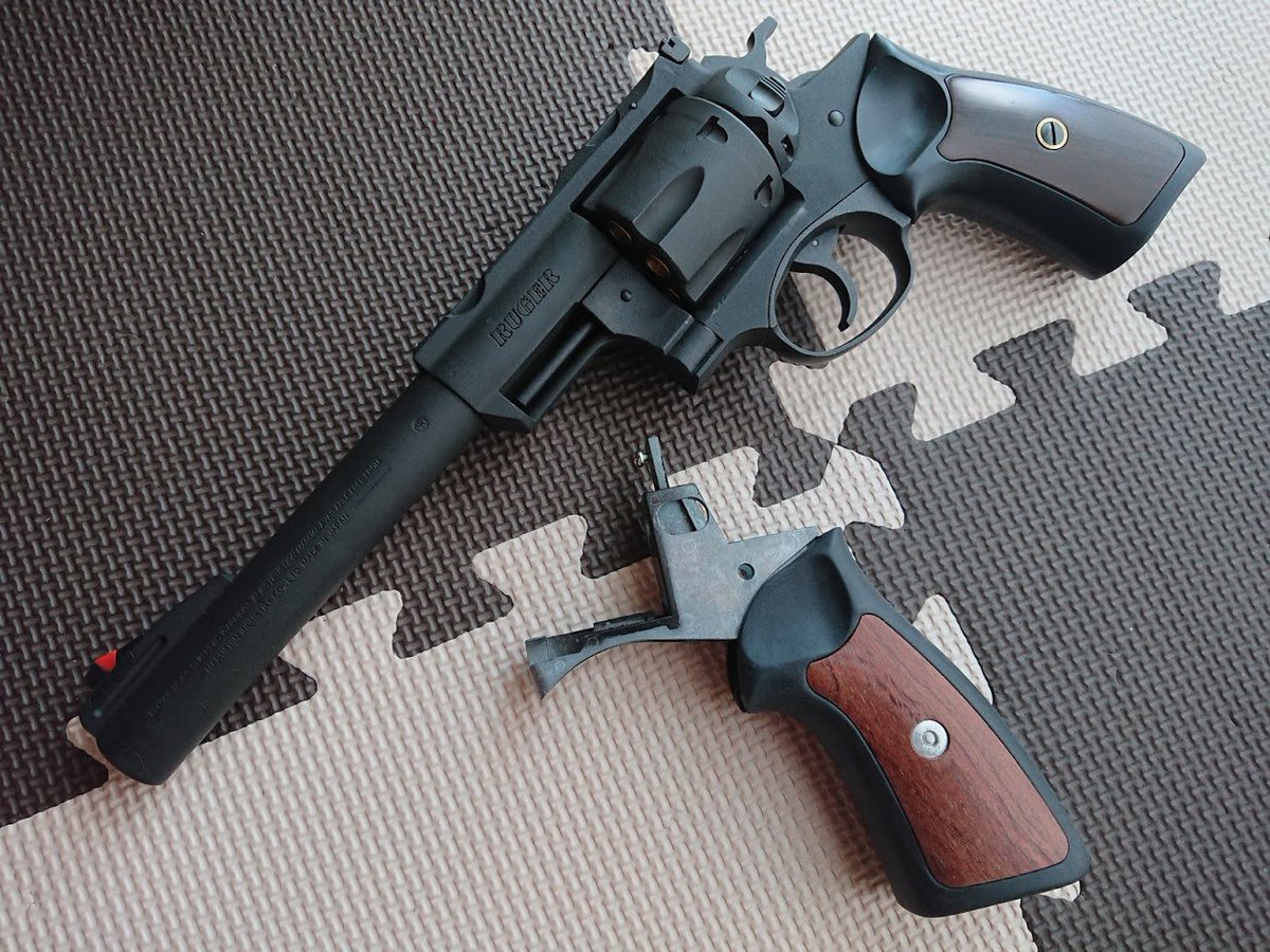 マルシンのスーパーレッドホークのグリップが実物グリップより太いこと