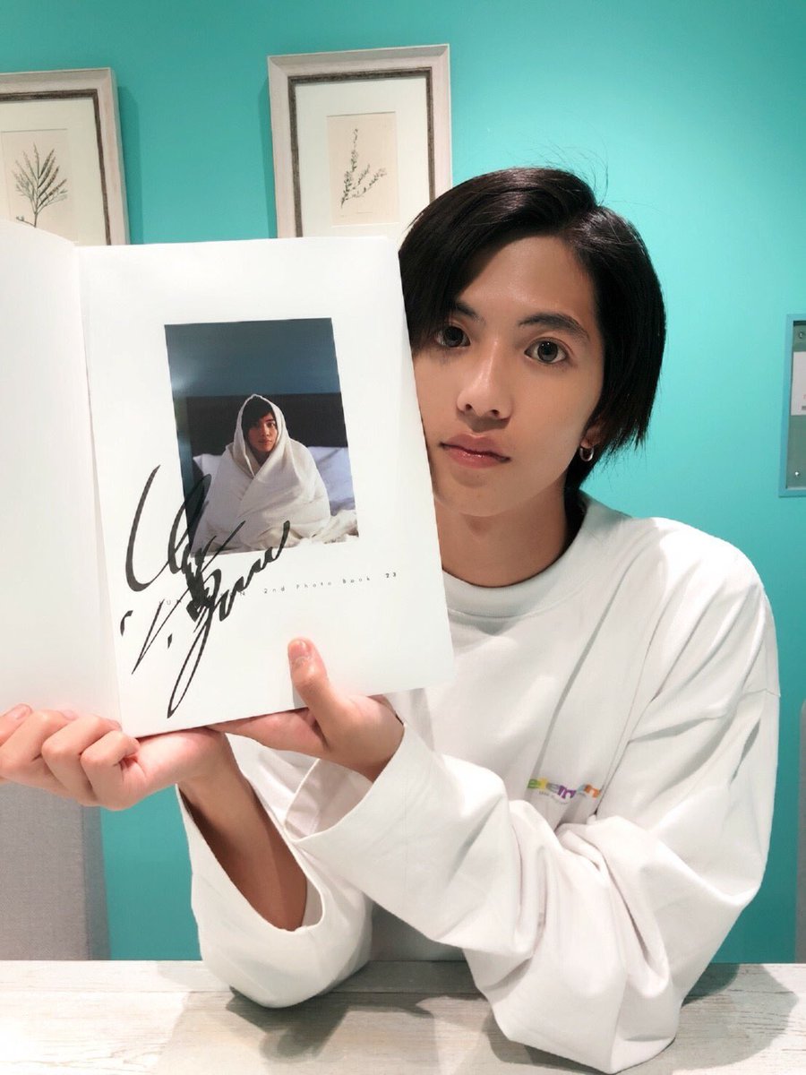 2nd写真集「23」 のワニブックススペシャル特典用に サイン書き書き