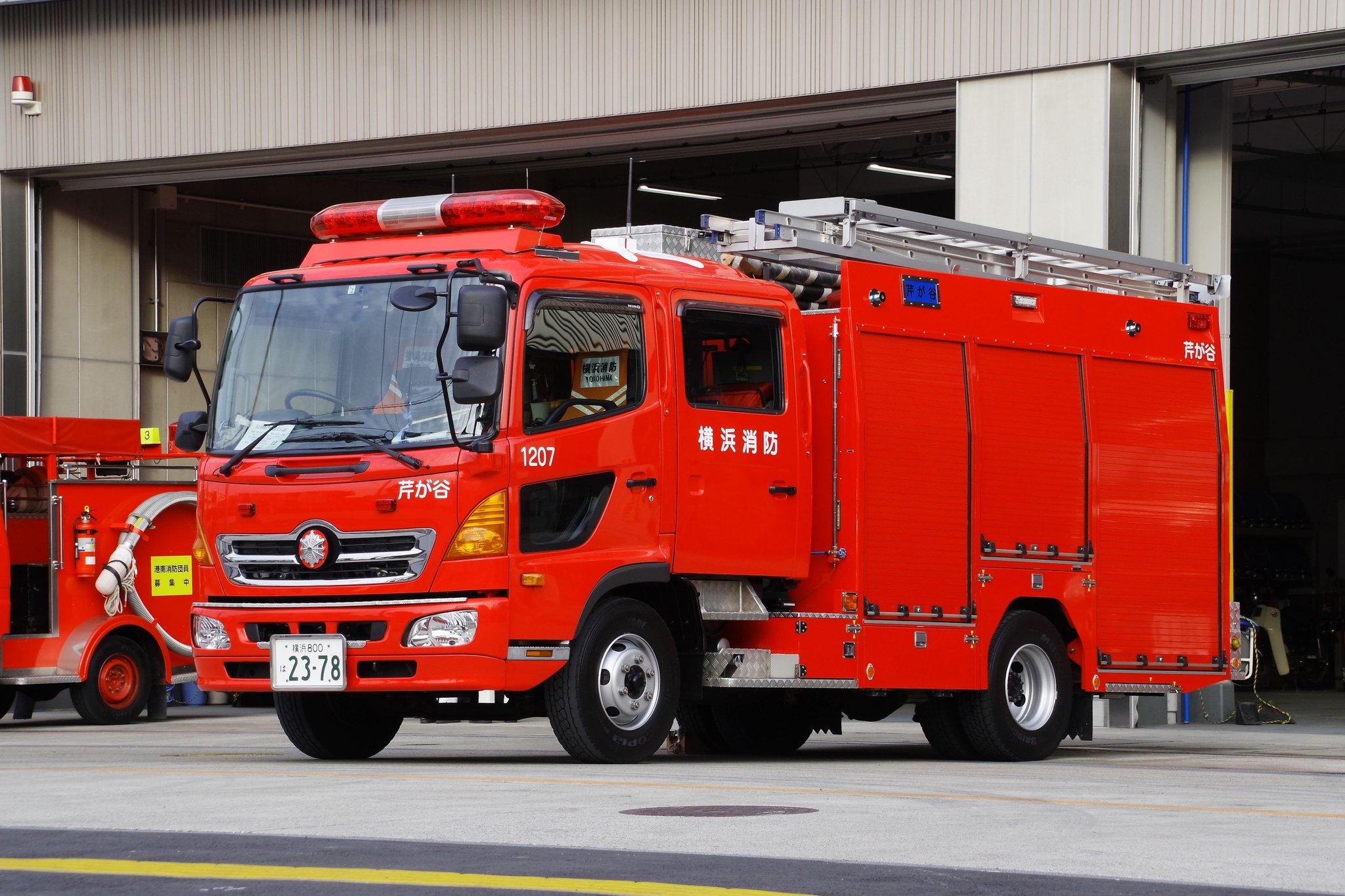 消防自動車・ヨコハマ (横浜) (写真集) Amazon.co.jp: 消防自動車