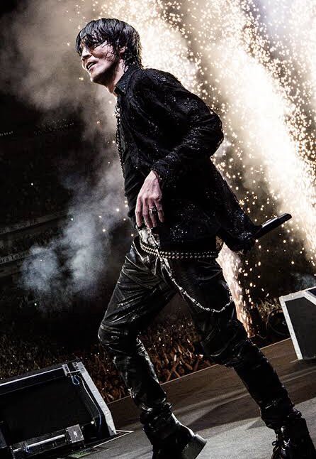 氷室京介 がライブで愛用している #ドクターマーチン のブーツ🥾 英国