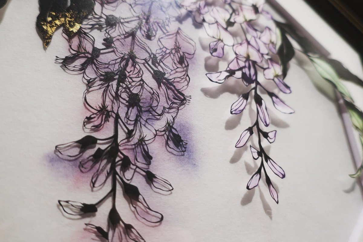 薫風」 初夏、新緑の間を吹いてくる優しい風に吹かれる藤の