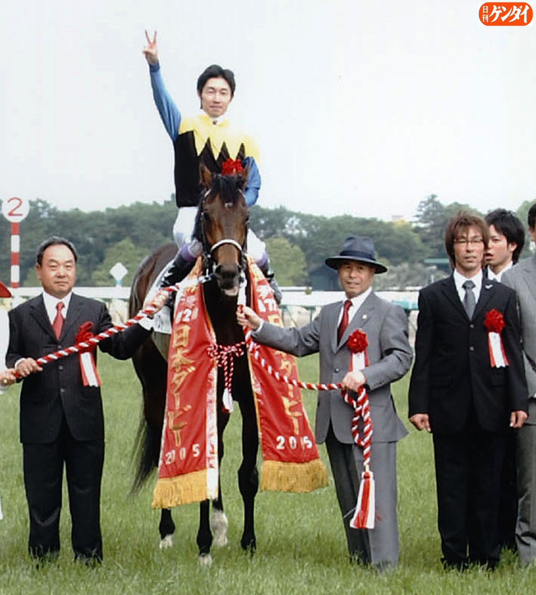 皐月賞では武豊騎手が左手の人差し指を1本、高々とあげる〝3冠宣言