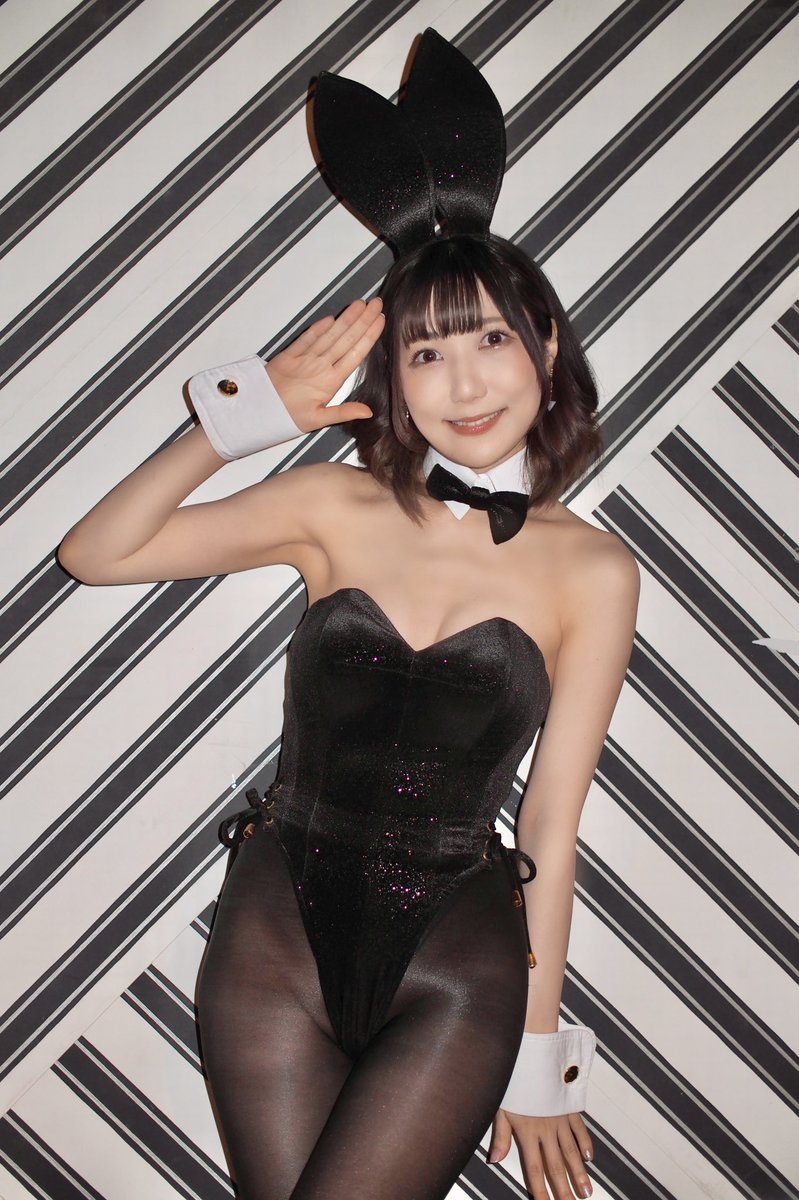 黒バニー🐰 来年もバニーとにゃわをよろしくお願いします🎍 📸つんさん