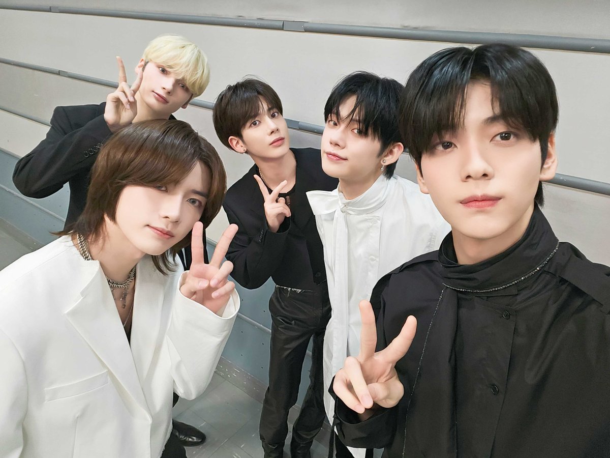 TXTsanctuaryコンプ3形態loversaviorknight5形態×2 Amazon.co.jp: TXT