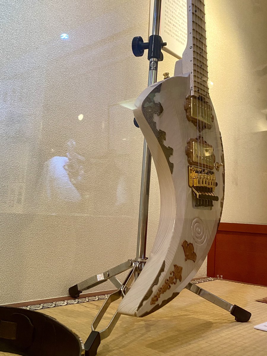 高見沢さんの御神木ギター。そらもう舐めまわすようにw見つめてきまし