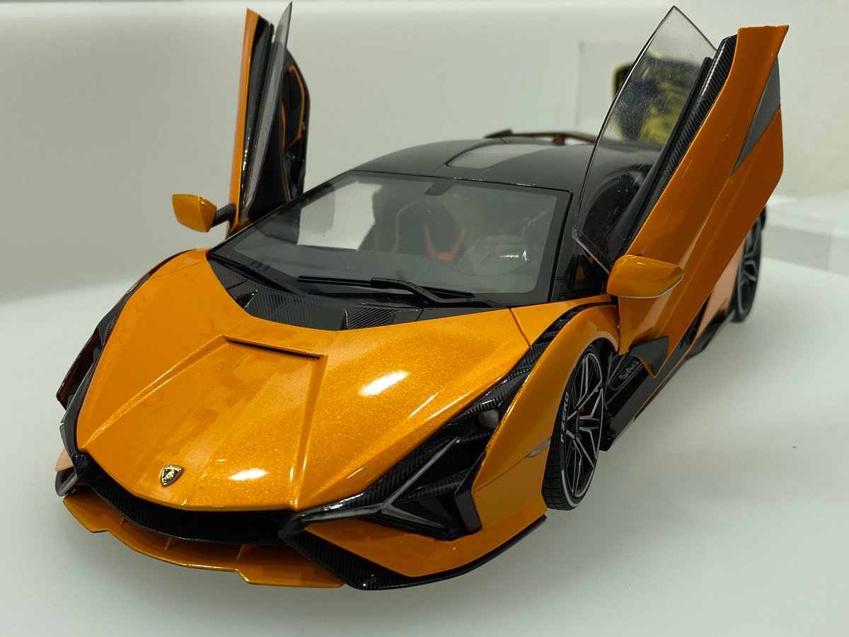 ただいま静岡ホビーショーにて新作サンプル展示中です！ 1/18スケール