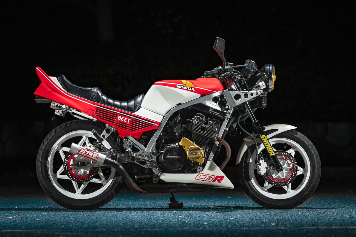 CBR400F 2型 売ろうかな。 ホイールだけ1型。 やっぱドリフトが1番☺️