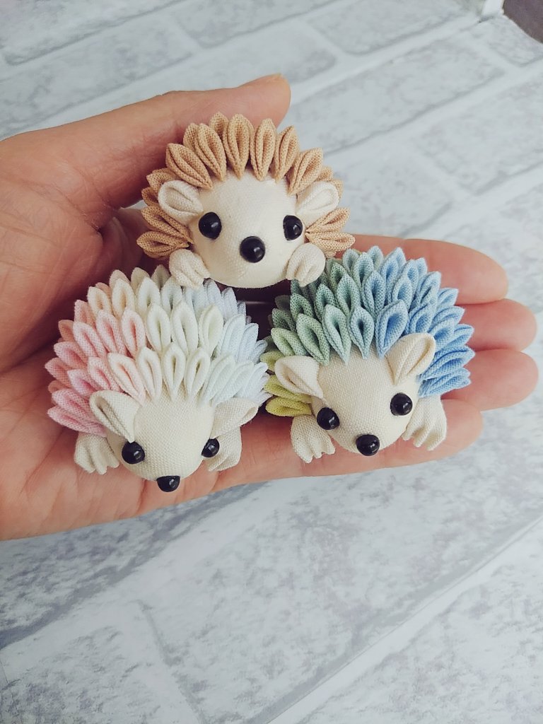 3色はりねずみ🦔 #つまみ細工 #はちゅまみ