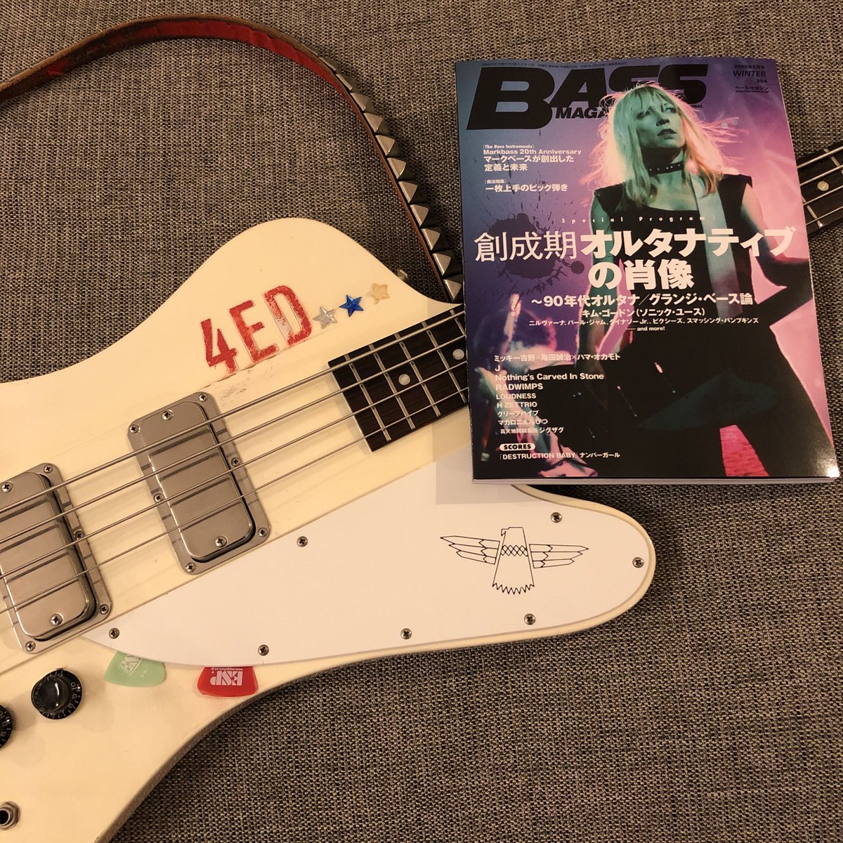 Sonic Youthのキム・ゴードンが表紙を飾るBASSマガジン最新刊が