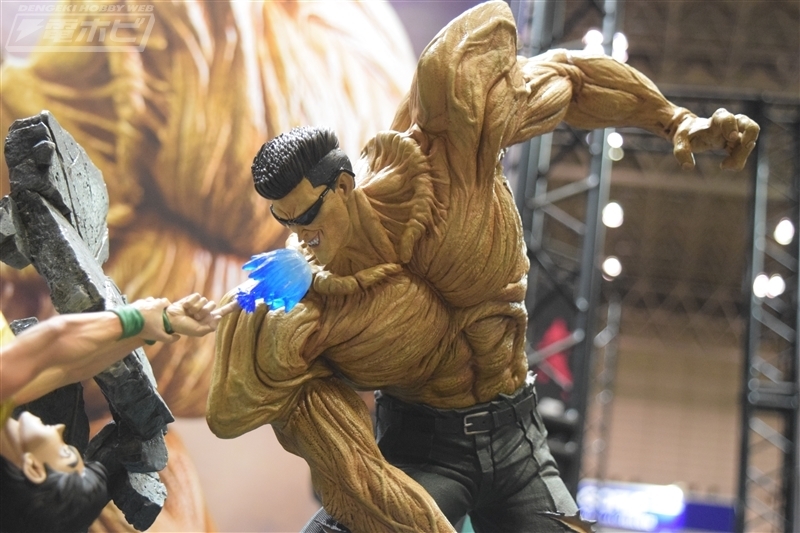 幽☆遊☆白書』幽助vs戸愚呂弟のスタチューフィギュアが展示