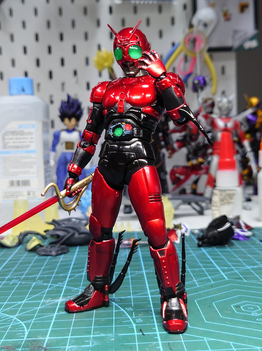 太陽の石と月の石を手に、 創世王の誕生であり。」 レッドシャドー