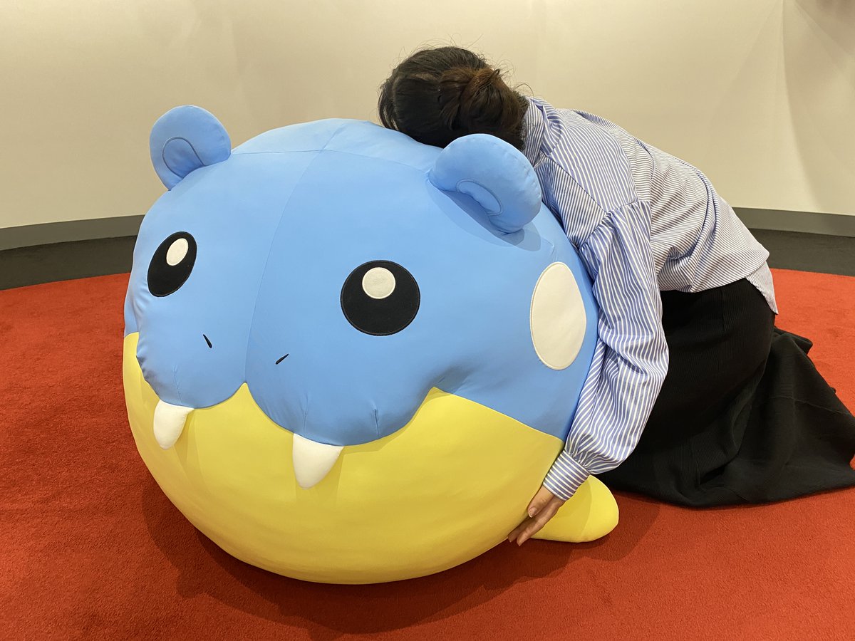 本日7月15日（金）、「ひんやりぬいぐるみ 等身大タマザラシ」が