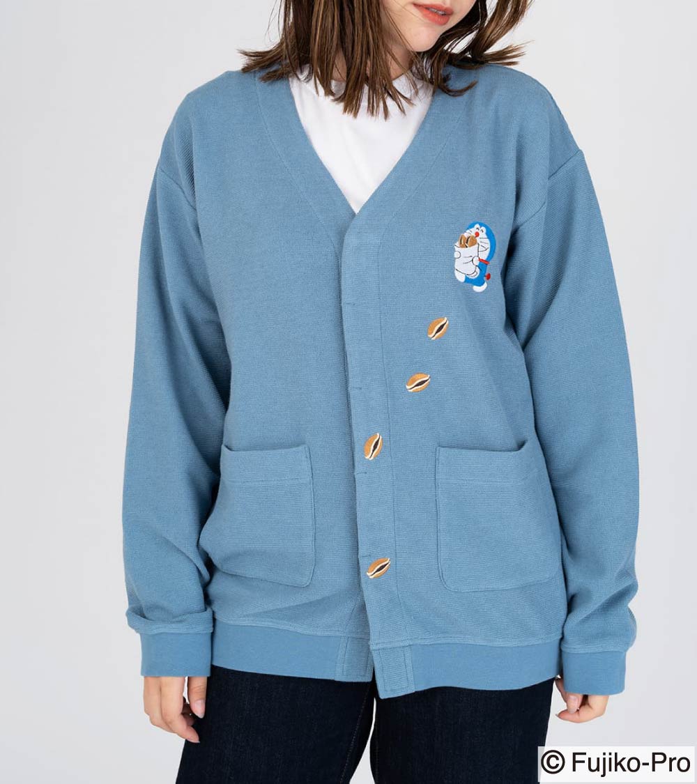 予約受付中！／ 大好きなドラ焼きを嬉しそうに抱えているドラえもんと