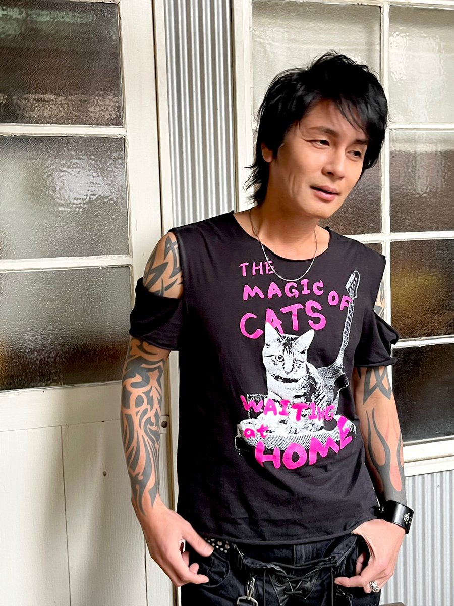 シザーワークver.は何度か洗ってから着てちょ。少々雑に見える切った所