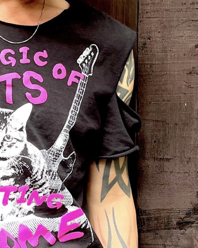 シザーワークver.は何度か洗ってから着てちょ。少々雑に見える切った所