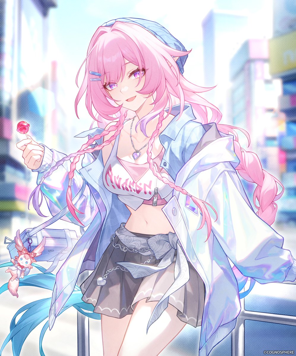 ホログラムパーカーに身を包み、ハートのネックレスを揺らすその少女は