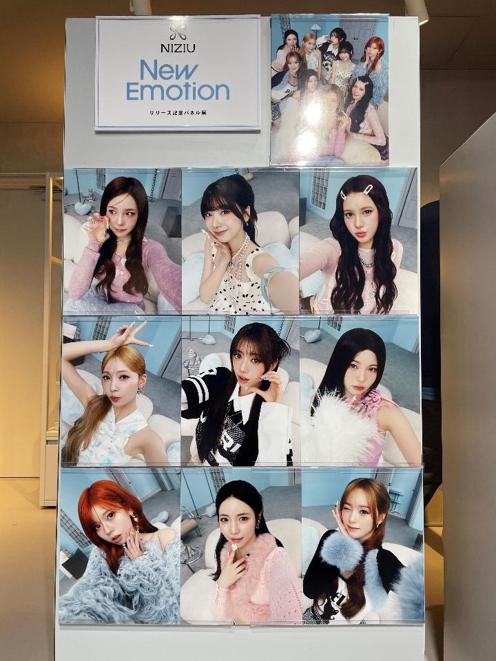 NiziU】 約2年4ヶ月ぶりとなる3rdアルバム『New Emotion』が本日入荷