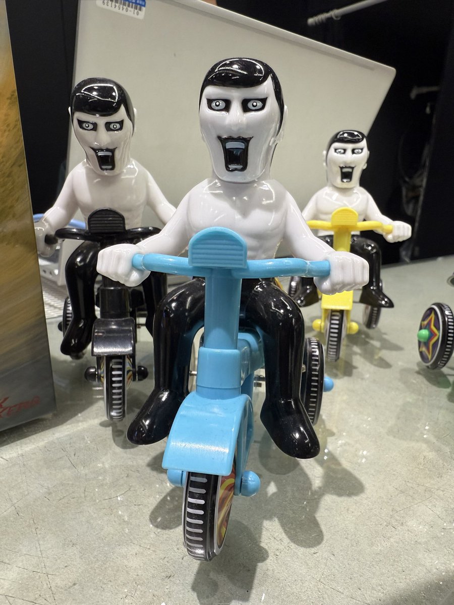 PUNKDRUNKERSPDS さんのMORTAL TOKYO POPUP へ🚲 あいつ三輪車可愛い