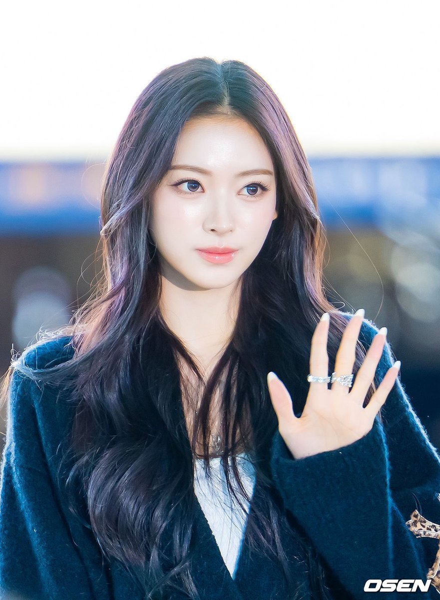 ✈️ #ANNA #안나 #アンナ #田中杏奈 #MEOVV #미야오 #ミヤオ