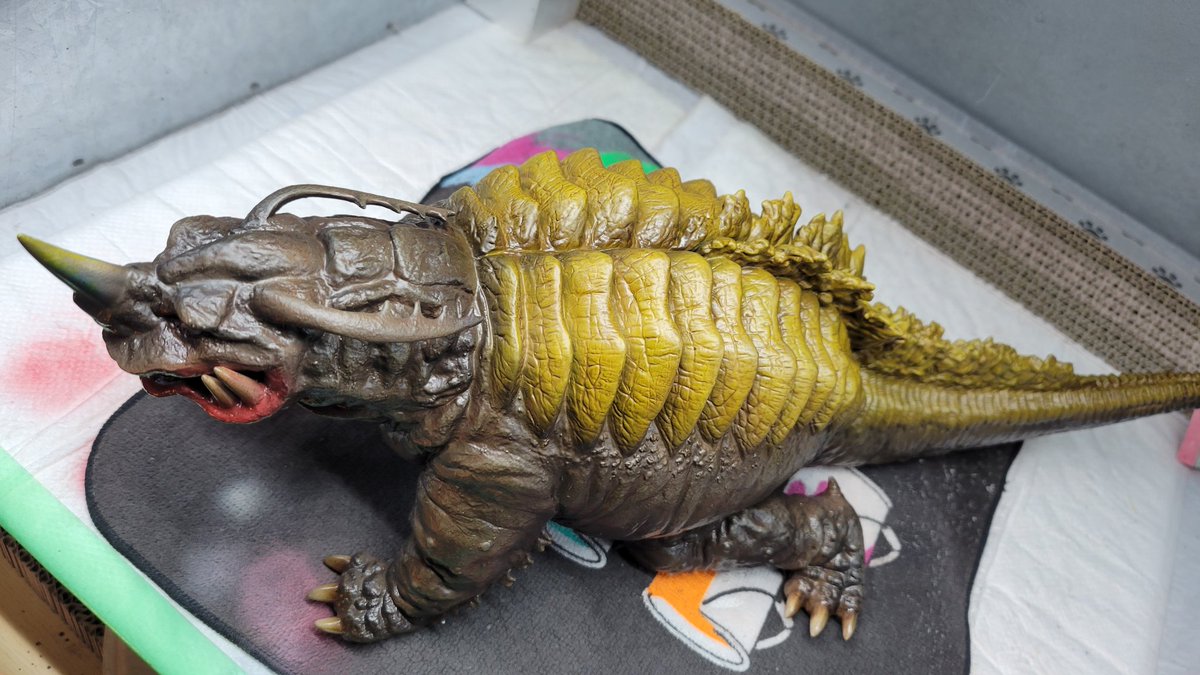 ビリケン商会新作の透明怪獣ネロンガ完成！！ むちむちボディが