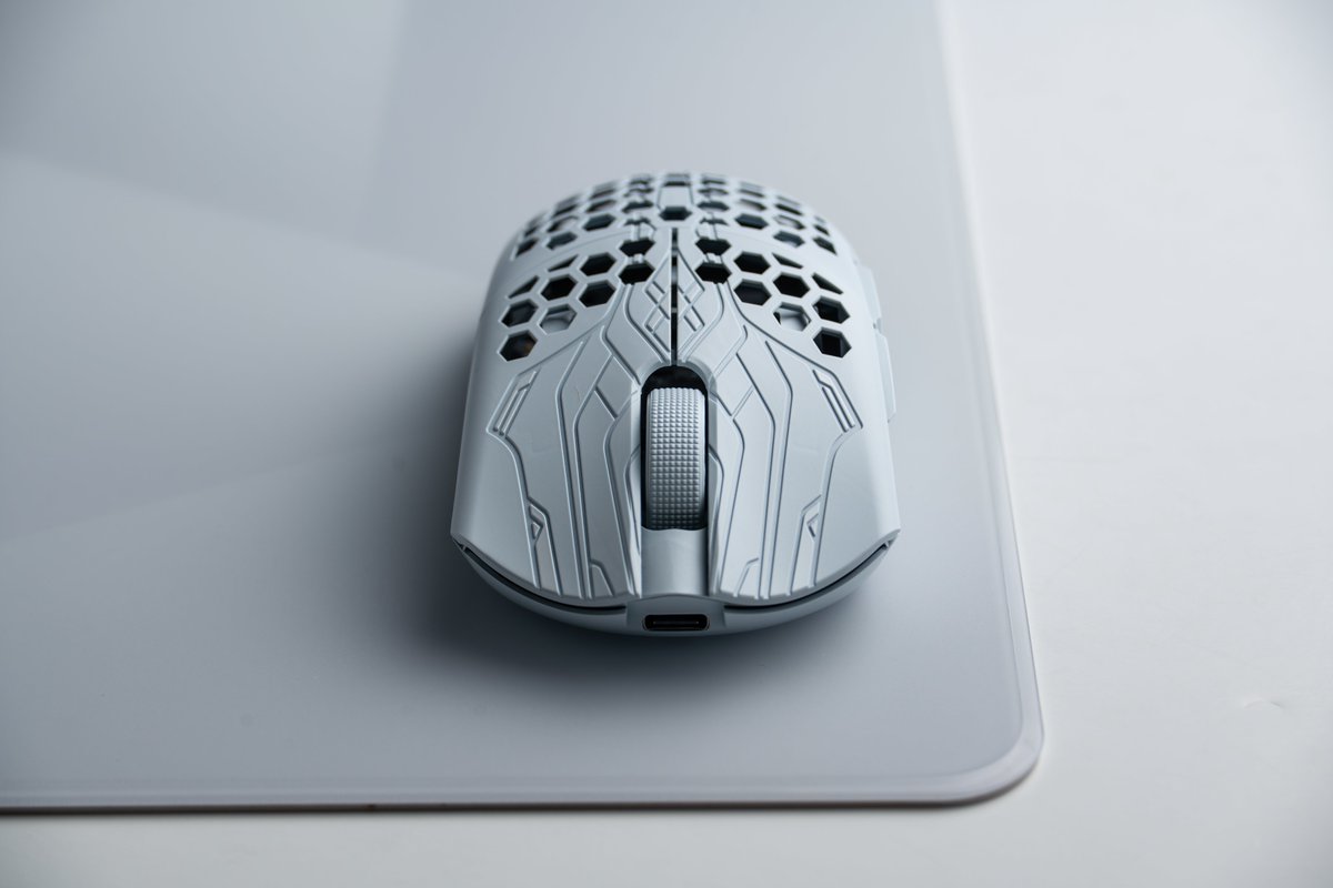 Finalmouse ULX “Frostlord” feels like the definition of too little