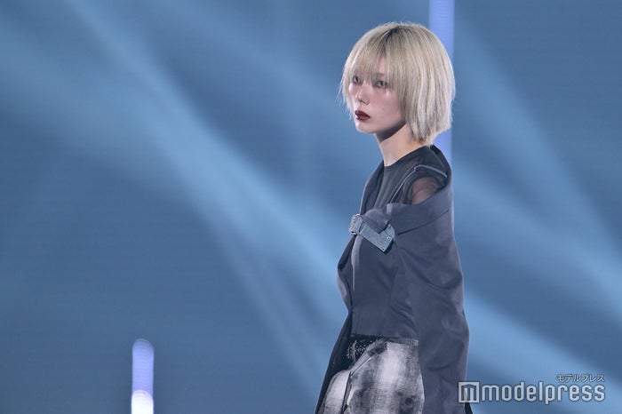 💖TGC 2025 A/W💖】 櫻坂46藤吉夏鈴 アシンメトリージャケットで美肩