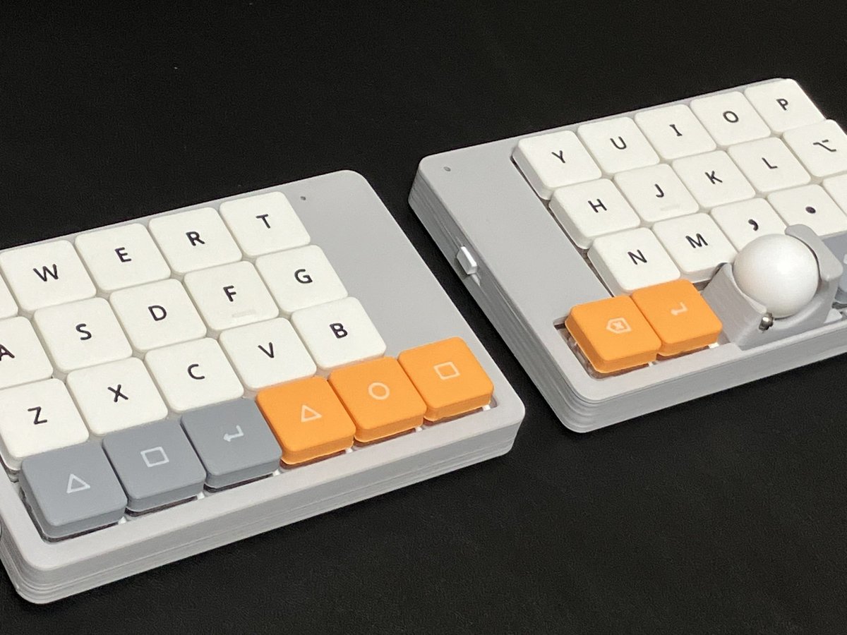 分割キーボードconductorに、刻印入りキーキャップ「ゆcaps」を装着