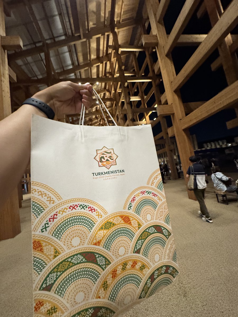 トルクメニスタンパビリオン3回目！ お土産めっちゃ増えててめっちゃ