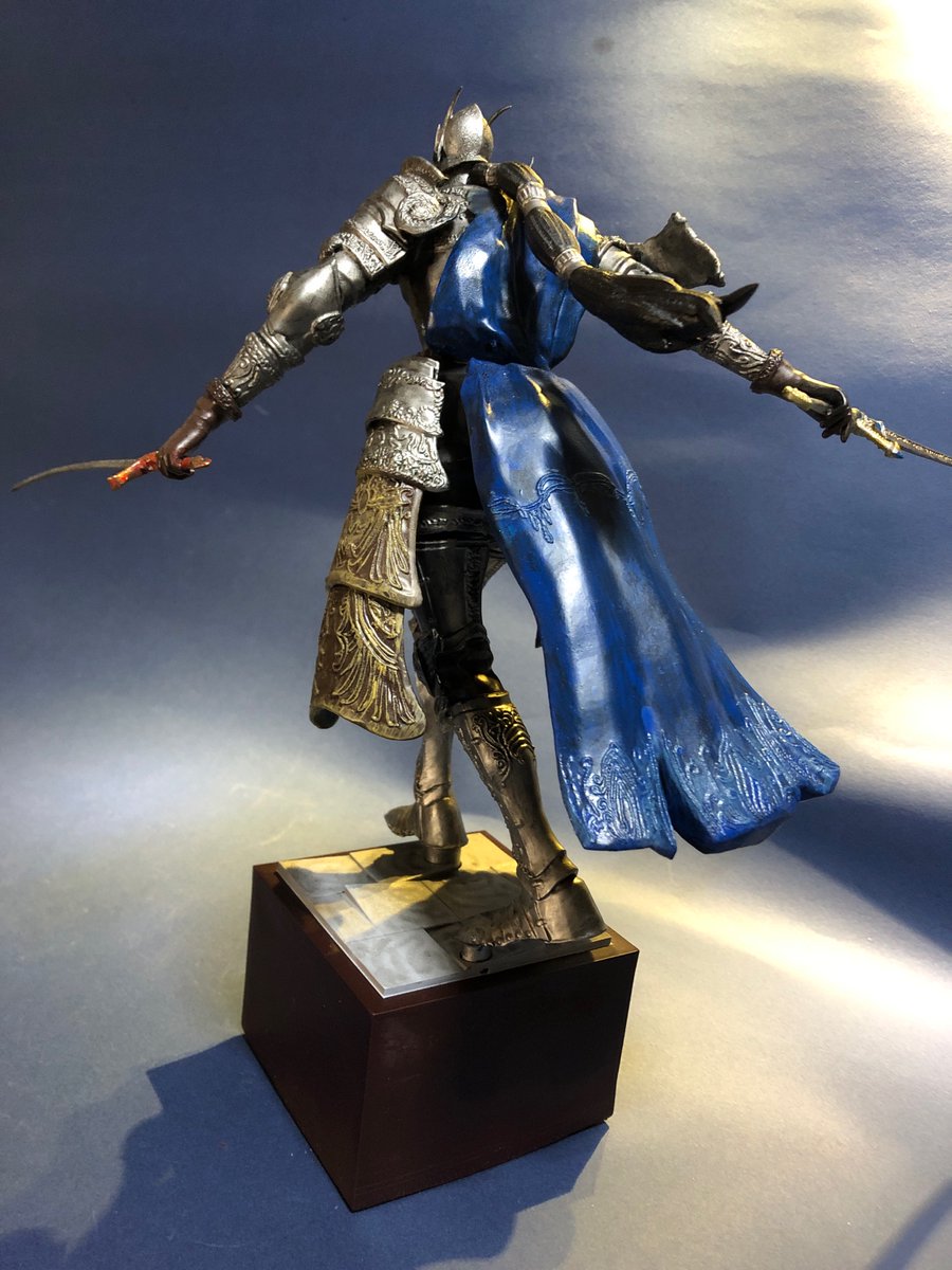 双月の騎士レラーナ。全高320mm。専用台座付。未塗装・未組み立て