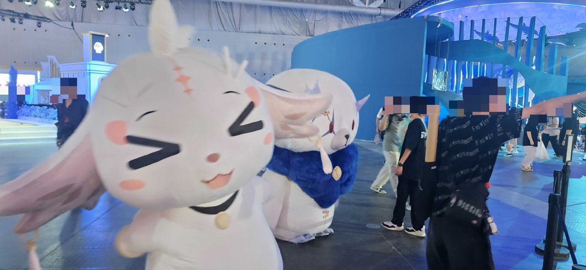 会場はたくさんの着ぐるみがいて楽しい雰囲気です！ 同人スペシャル