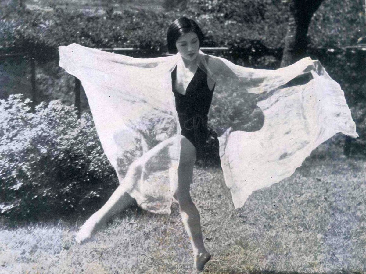 昭和11年（1936年）、当時日本中で大人気だった朝鮮の舞踏家の崔承喜