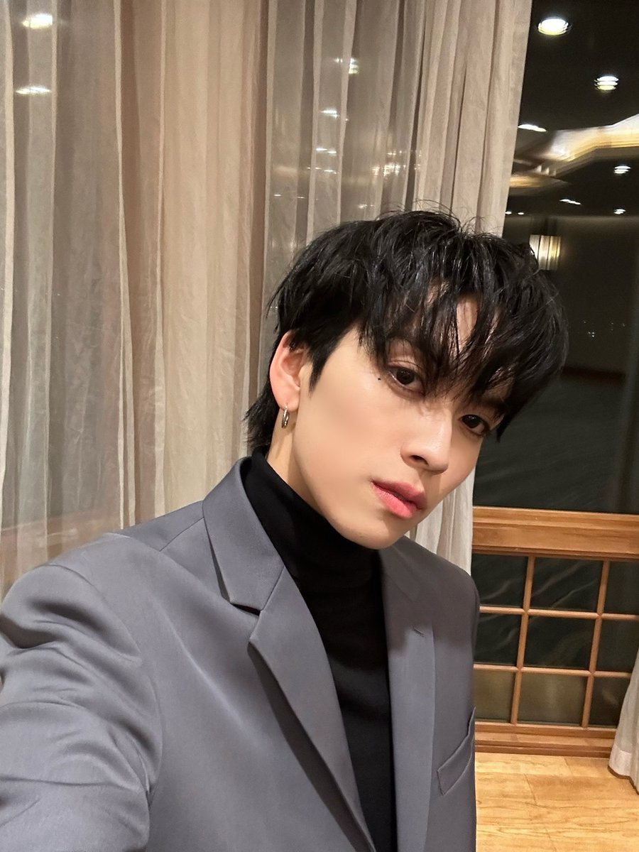 EIKIです！！ ICE衣装のセルカと、レイちゃんとのオソロニット写真を