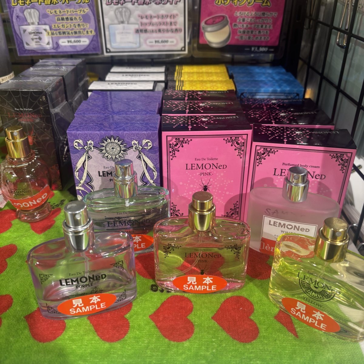 B1F レモネードショップ ~商品紹介〜: 香水は全6種類あり人気商品です