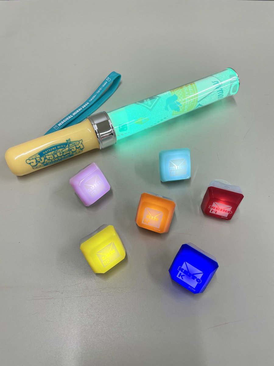 公式物販】 本日31日（土）の夜公演はライブ会場内にてペンライト