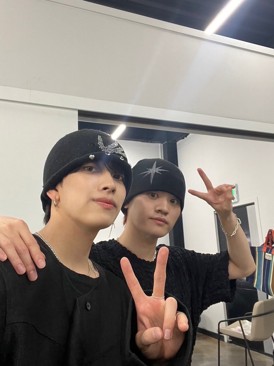 衣装でやっとビーニー被れた(どーよ、褒めて) EIKIとのツーショット