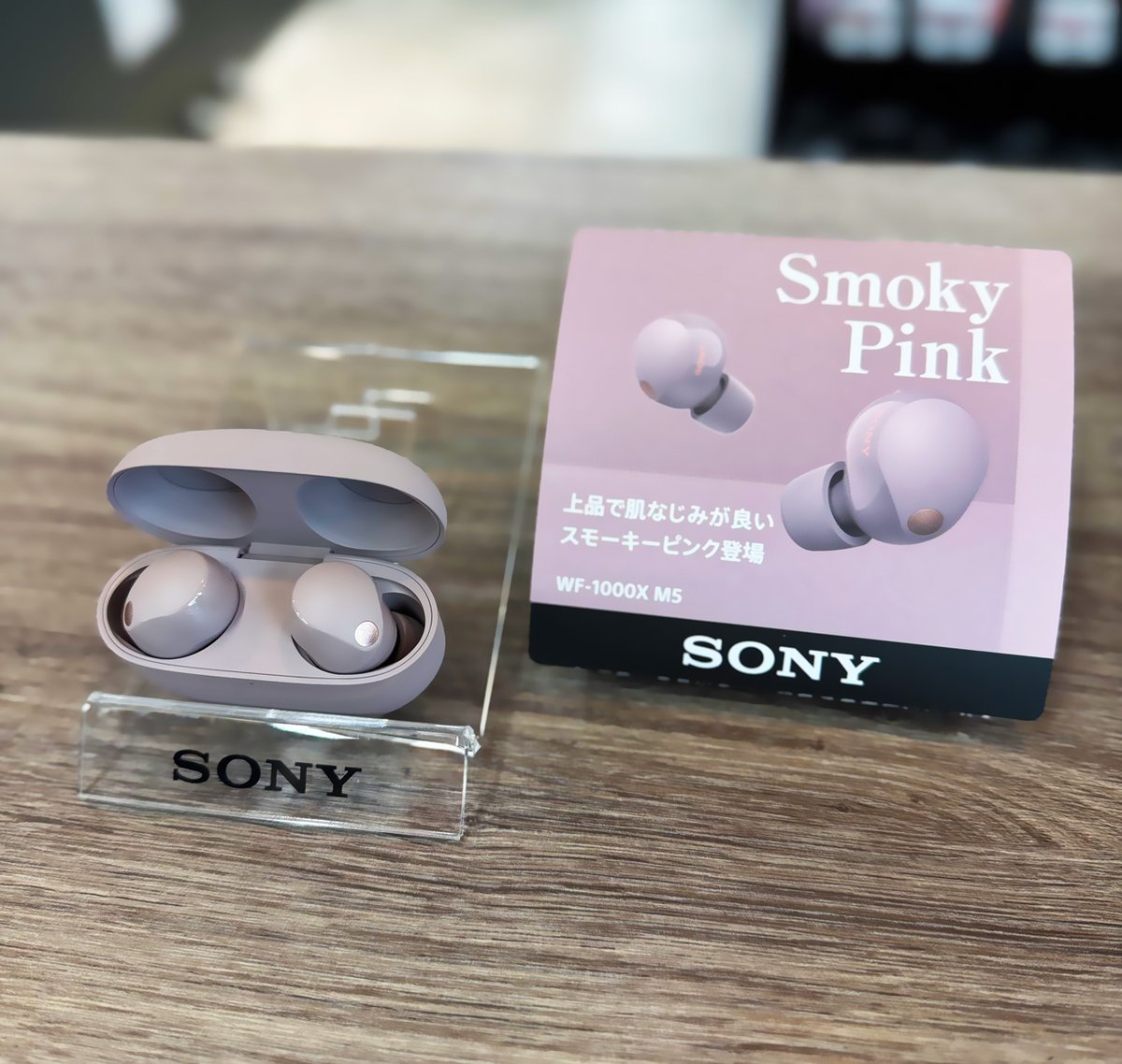 本日発売‼️ #SONY ◤WF-1000X M5・WH-1000X M5 新色、スモーキー