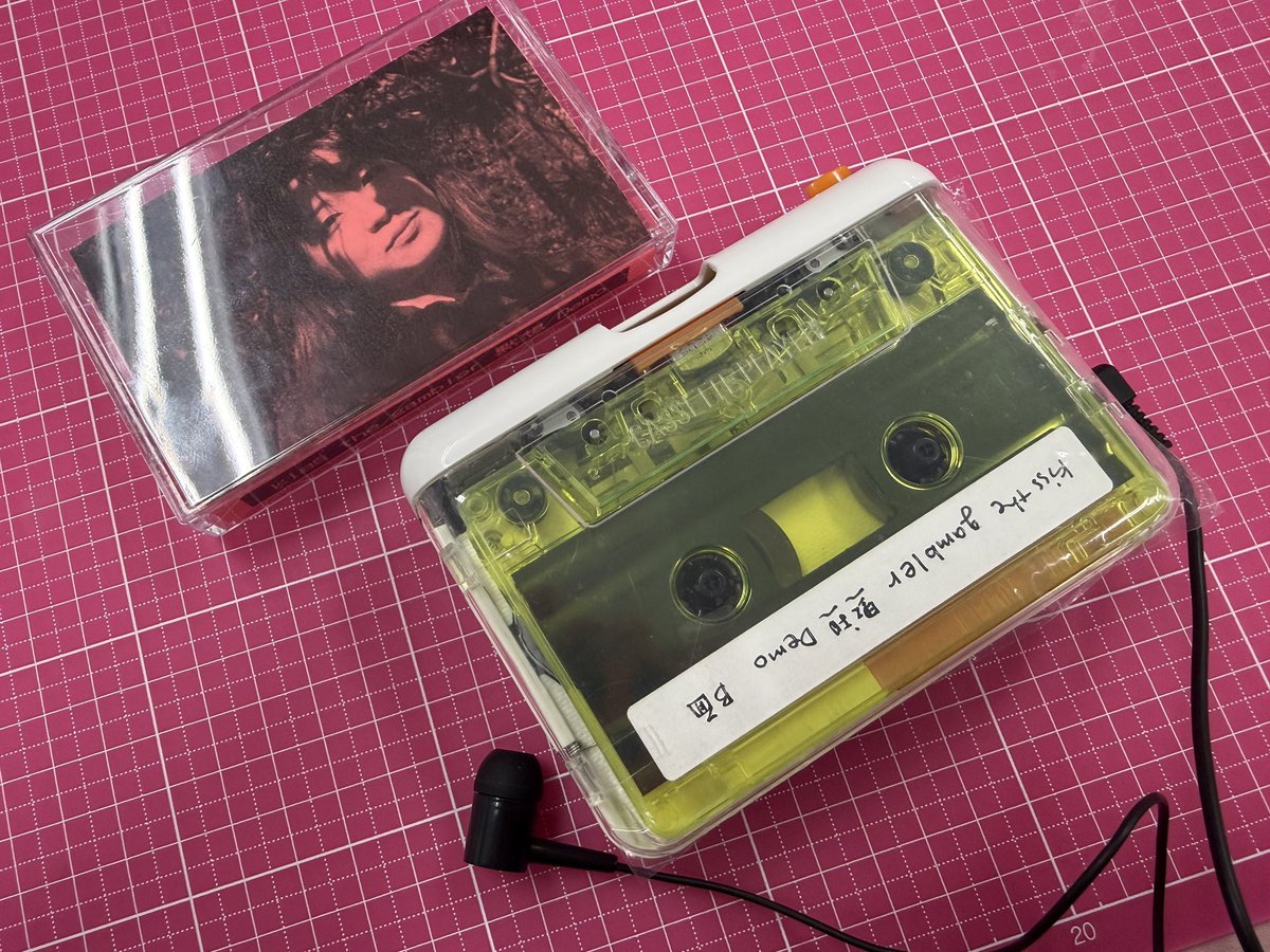 最近、カセットテープを買いました。幼い頃使っていたはずなのに