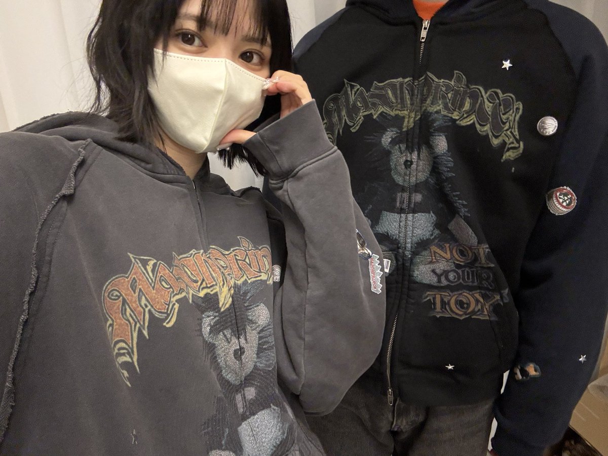 今日弟と同じ服だった✌️ (上海のお土産おそろパーカーにしてん☺️)