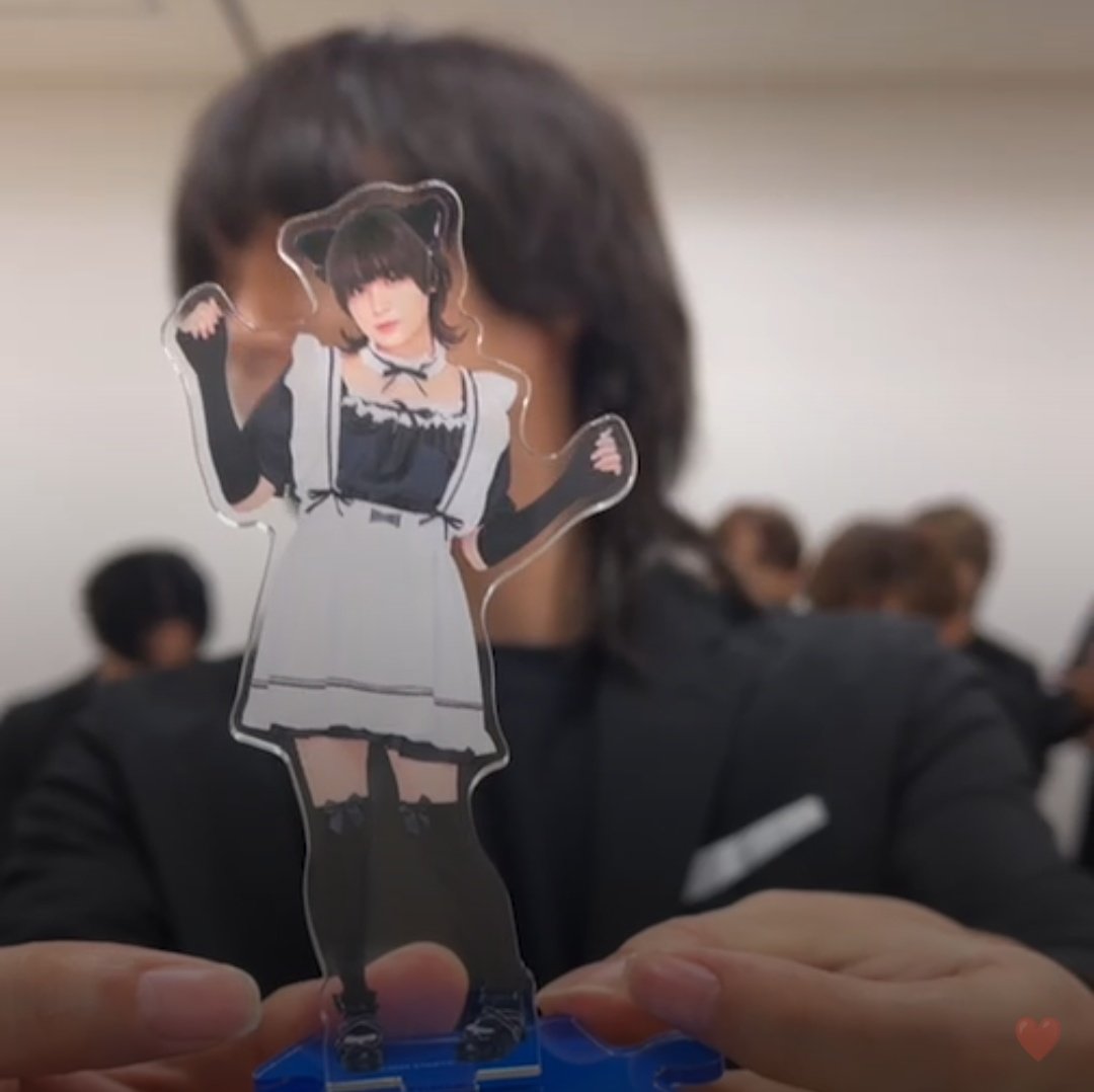 伊野尾慧セルフプロデュース・ 猫耳ニーハイメイド服アクスタ】 照れ