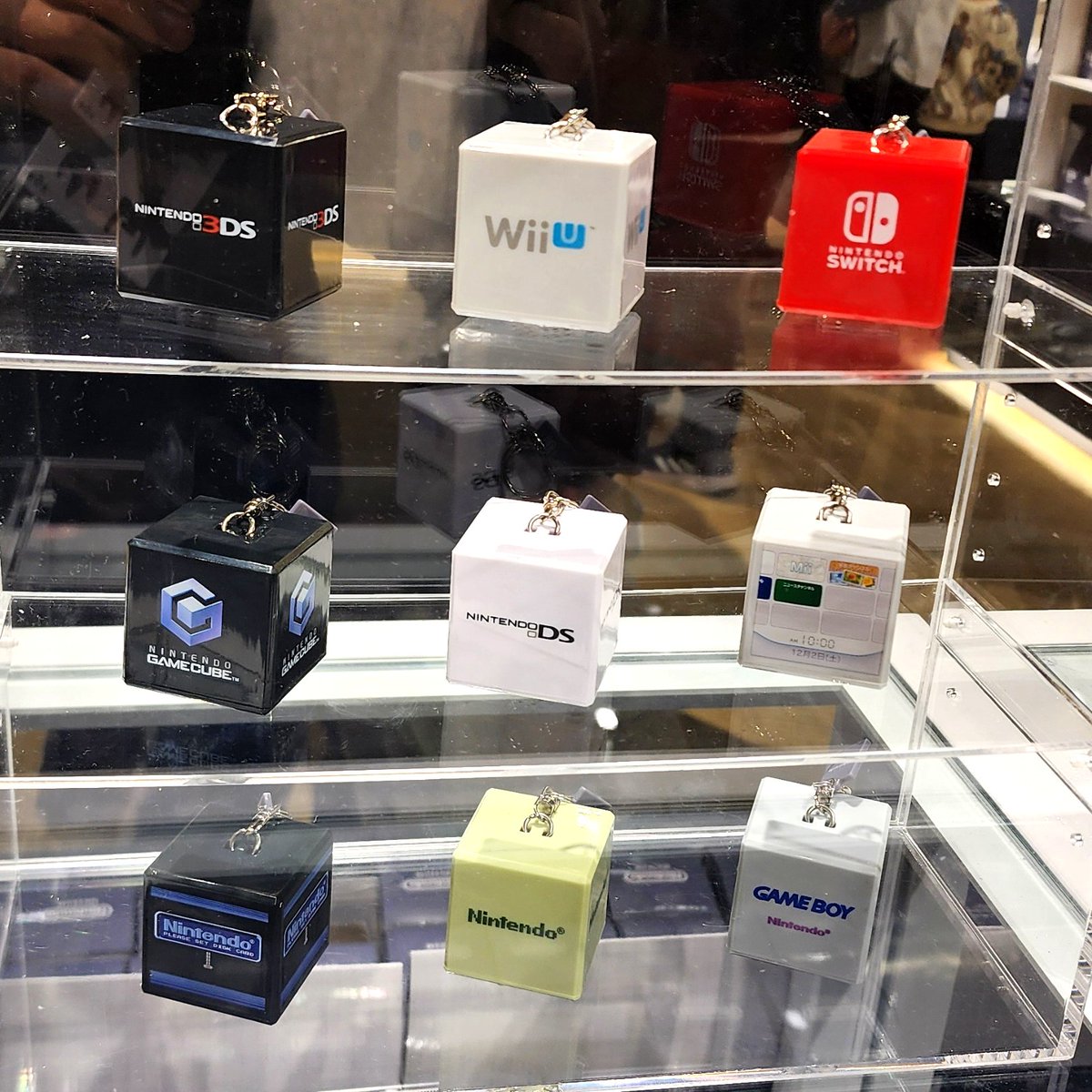 どんな懐かしいハードの起動音が聞けるかな～？とウキウキで箱開けたら