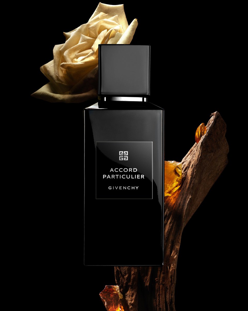 ド ジバンシイ アコール パルティキュリエ」 スタイルを決める最後の