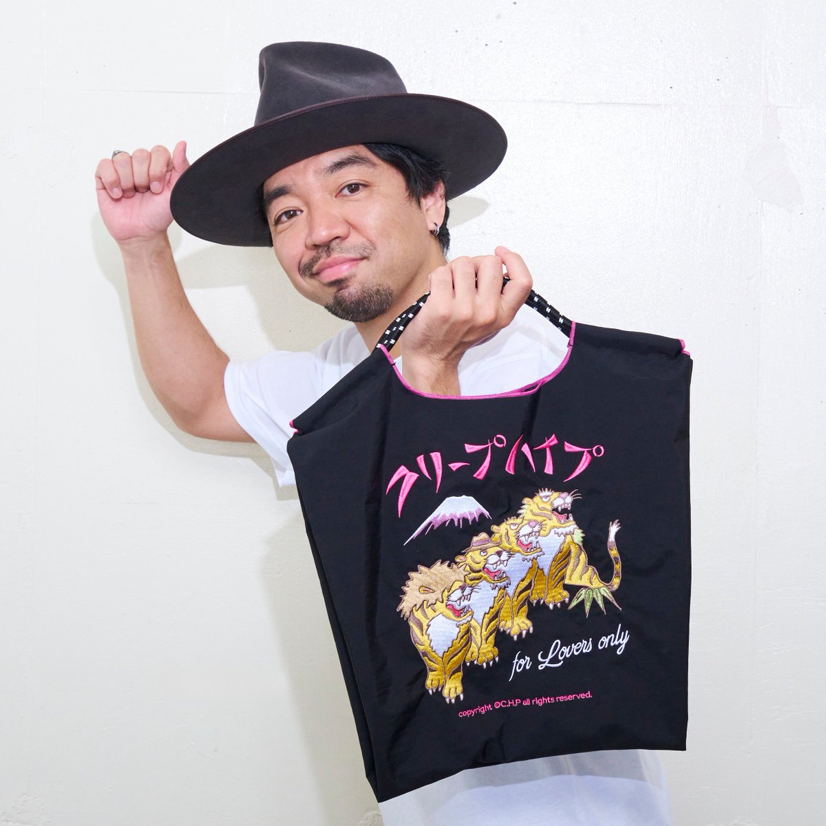 グッズ情報】 アリーナツアー2025「真っ直ぐ行ったら愛に着く」NEW