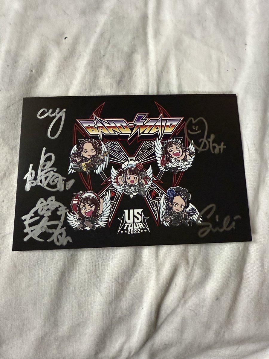 お給仕は参加出来ずだったけど、BAND-MAID全員サイン入りポスターと