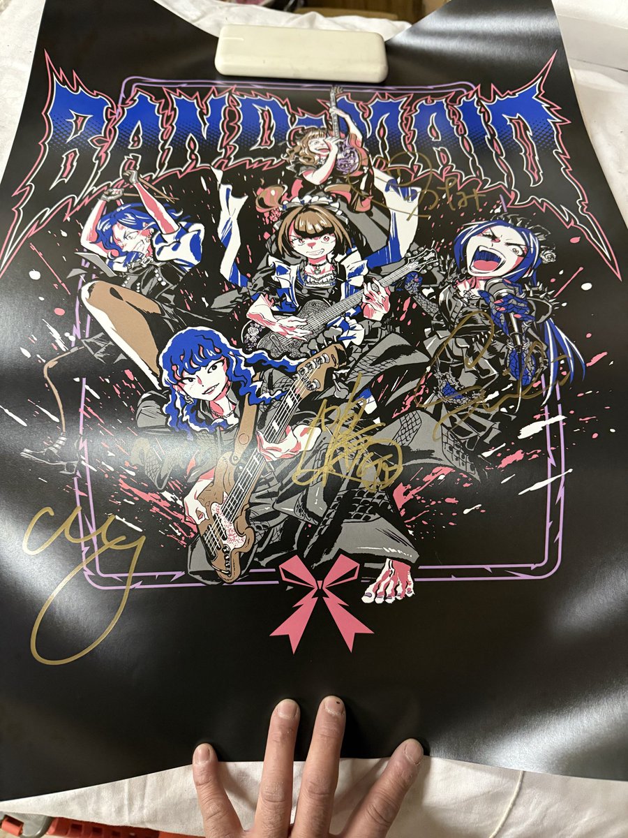 お給仕は参加出来ずだったけど、BAND-MAID全員サイン入りポスターと