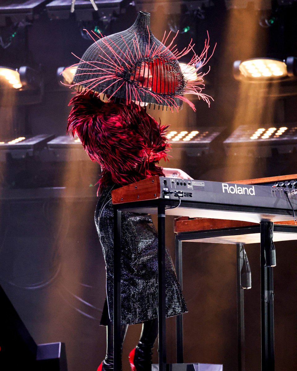 ㊗️ #GRAMMYs ／／ #レディー・ガガ 授賞式のパフォーマンスでは