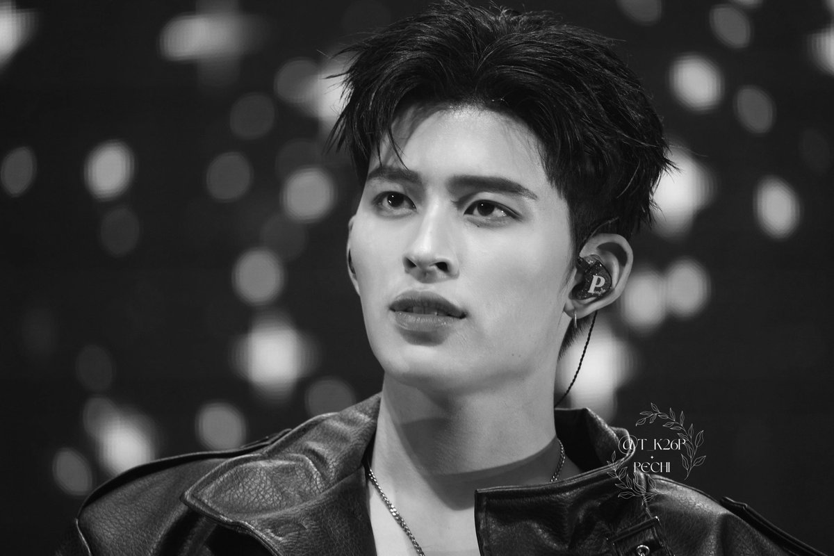 You're as beautiful as a sculpture…🥹✨ PONDPHUWIN JP FANFEST26