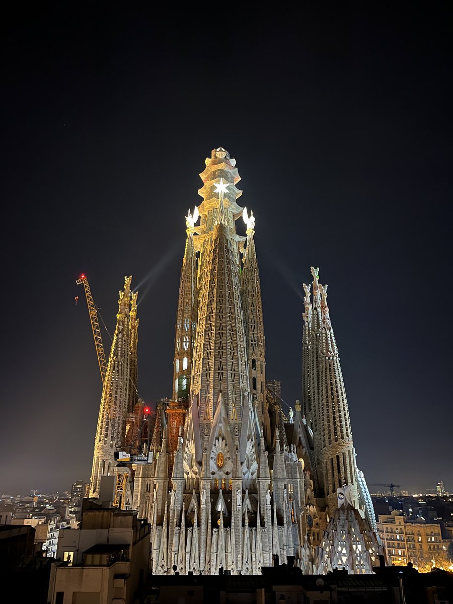 写真は私が12年前に行ったサグラダファミリア 本当に完成したら、見に