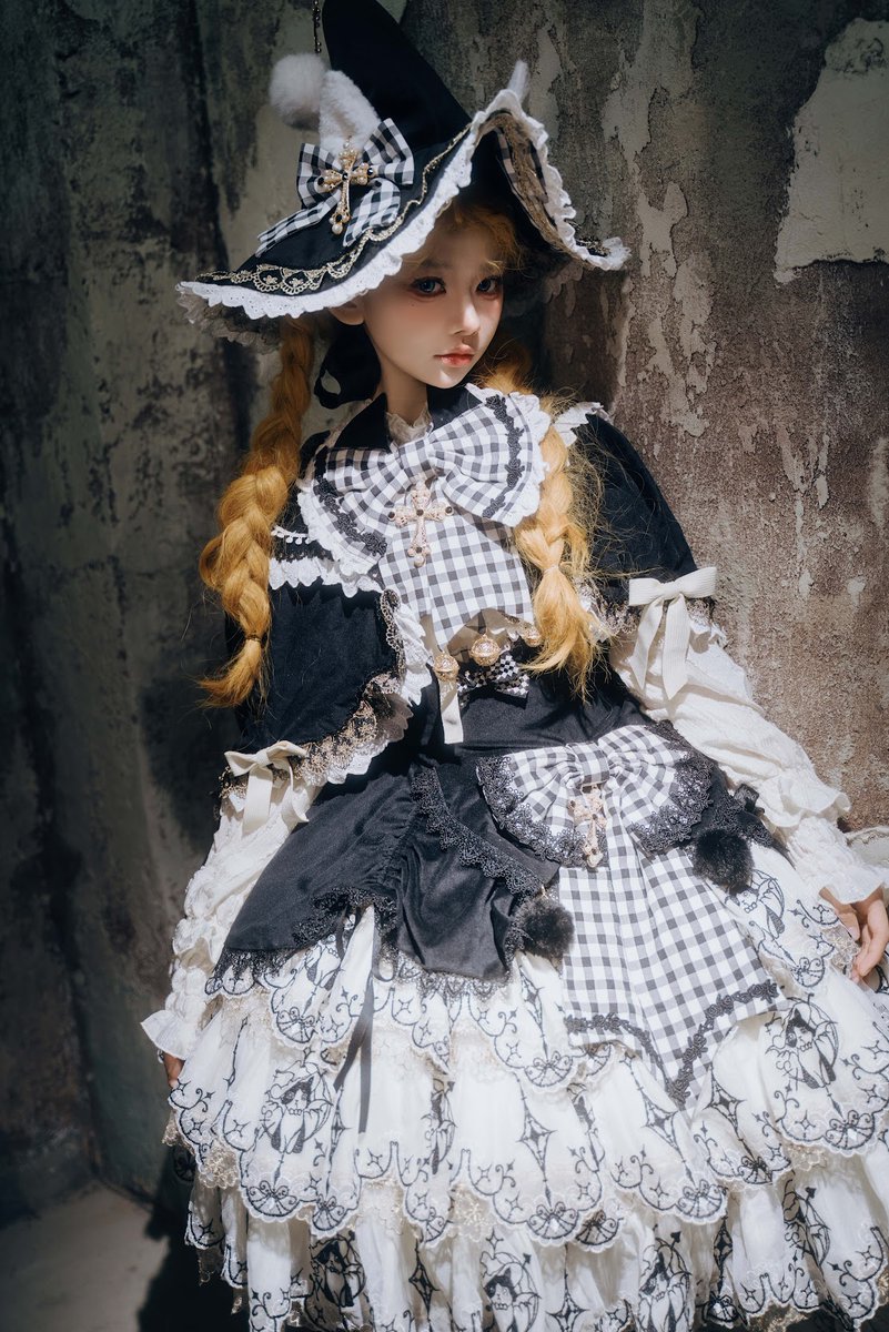 25日まで ✨ふわふわの猫耳が魔法の帽子の上に遊び心たっぷりに立って