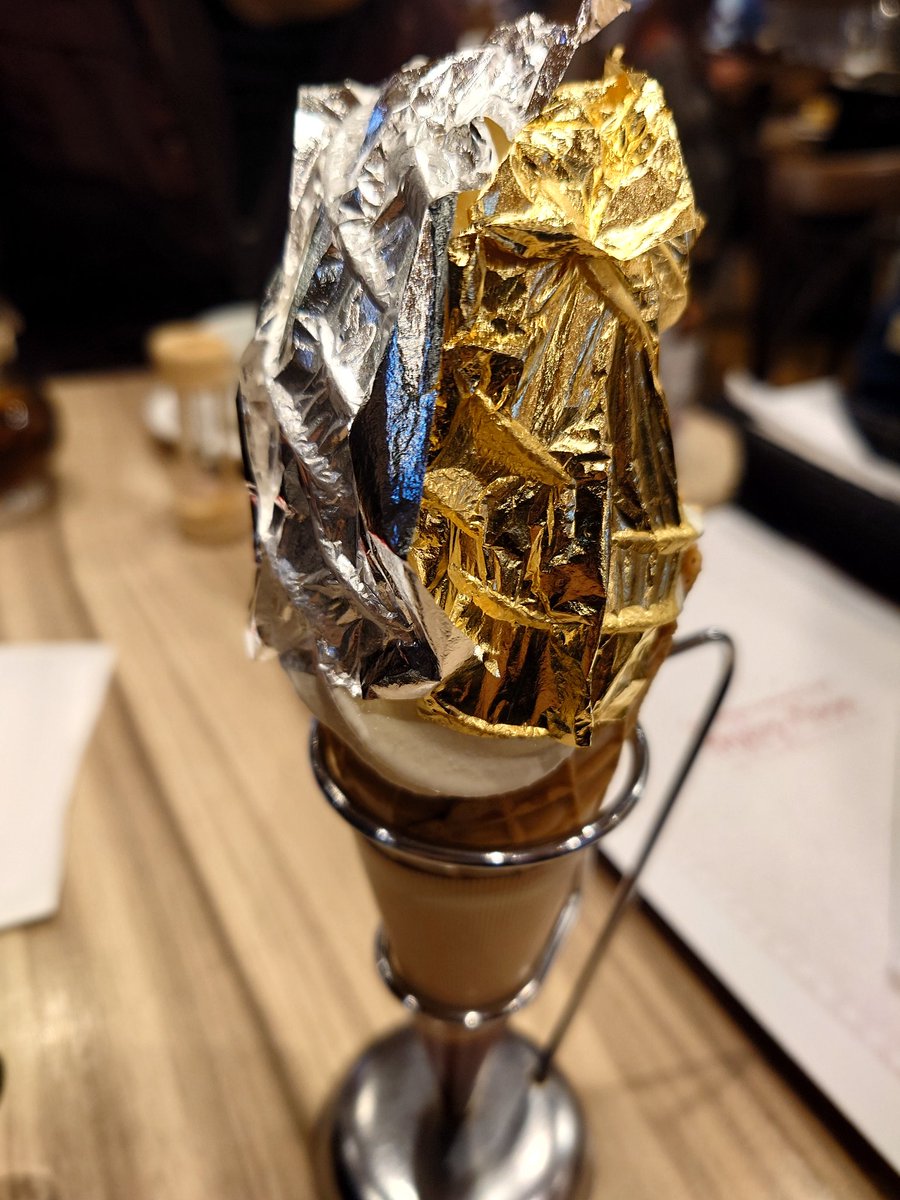 6】【🍦 きらめきで、締めくくり】 ちさ 「ソフトクリームも、金箔が
